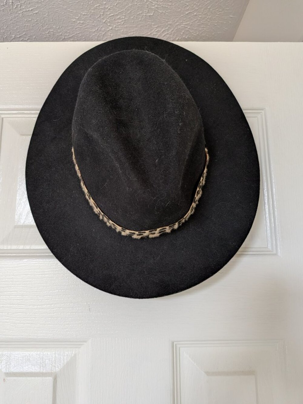 Black Wide-Brim Wool-Felt Fedora with a Leopard Print Band | One Size Fits All - Picture 2 of 3